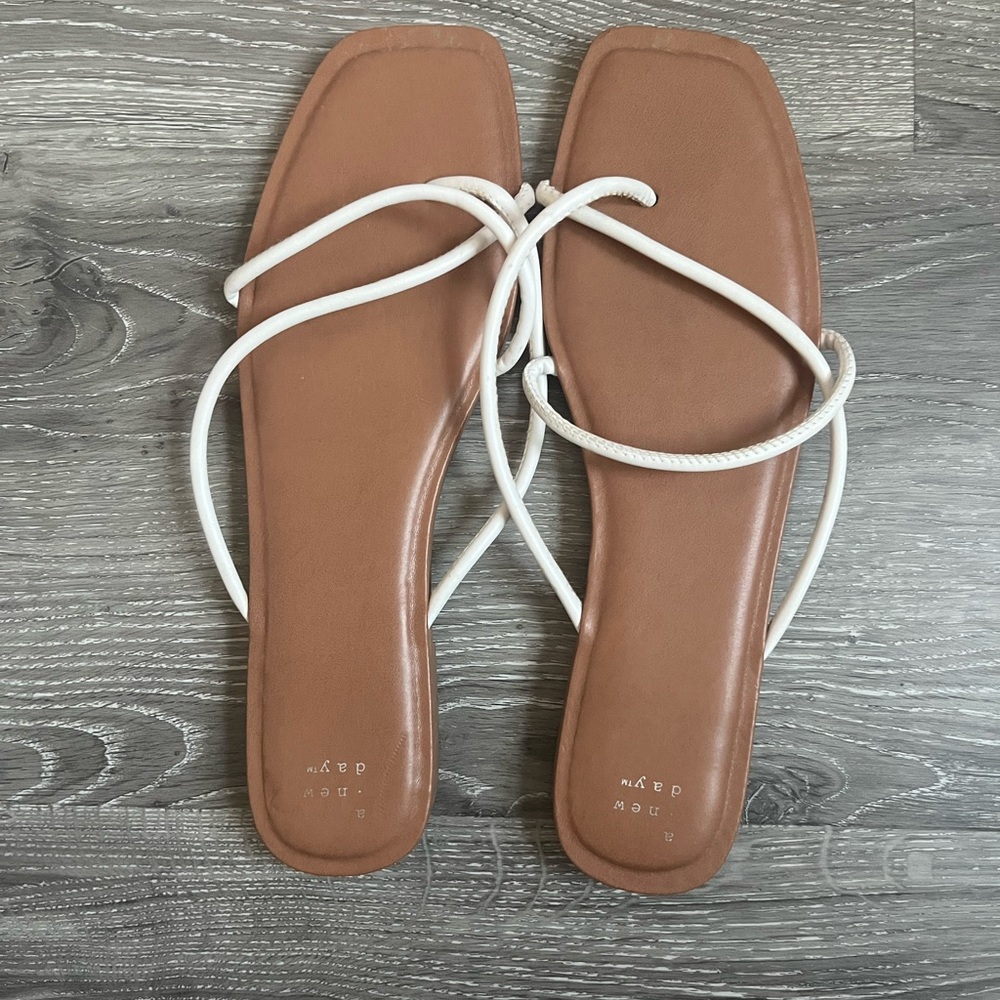 White detail strappy sandals - perfect for graduation!